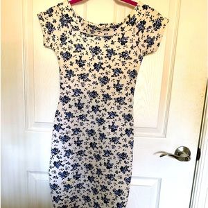 Very pretty white dress with blue accents. Short dress. Size S.
